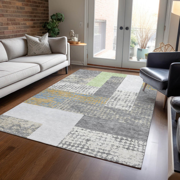 Homeroots 3' Stylish Geometric Washable Area Rug For Indoor/Outdoor Use - Durable, Stain Resistant Design Gray Polyester 612419