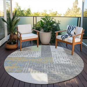 Homeroots 3' Stylish Geometric Washable Area Rug For Indoor/Outdoor Use - Durable, Stain Resistant Design Gray Polyester 612420