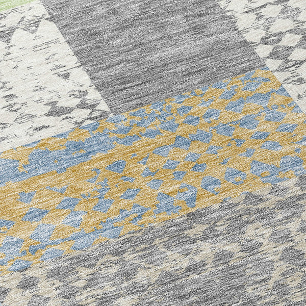 Homeroots 3' Stylish Geometric Washable Area Rug For Indoor/Outdoor Use - Durable, Stain Resistant Design Gray Polyester 612420