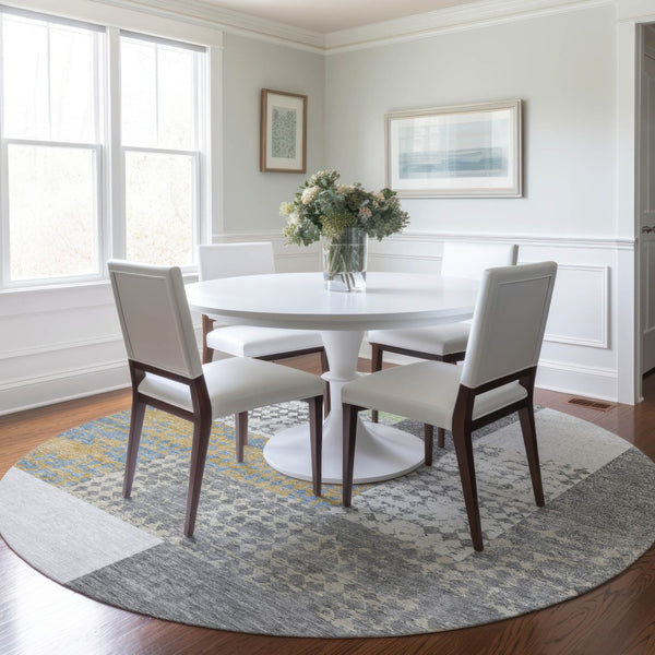 Homeroots 3' Stylish Geometric Washable Area Rug For Indoor/Outdoor Use - Durable, Stain Resistant Design Gray Polyester 612420