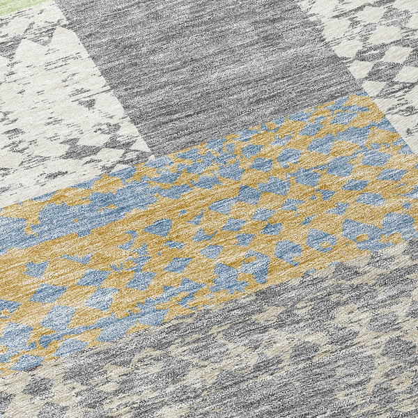 Homeroots 3' Stylish Geometric Washable Area Rug For Indoor/Outdoor Use - Durable, Stain Resistant Design Gray Polyester 612421