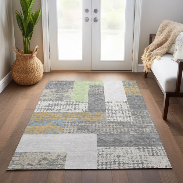 Homeroots 3' Stylish Geometric Washable Area Rug For Indoor/Outdoor Use - Durable, Stain Resistant Design Gray Polyester 612421