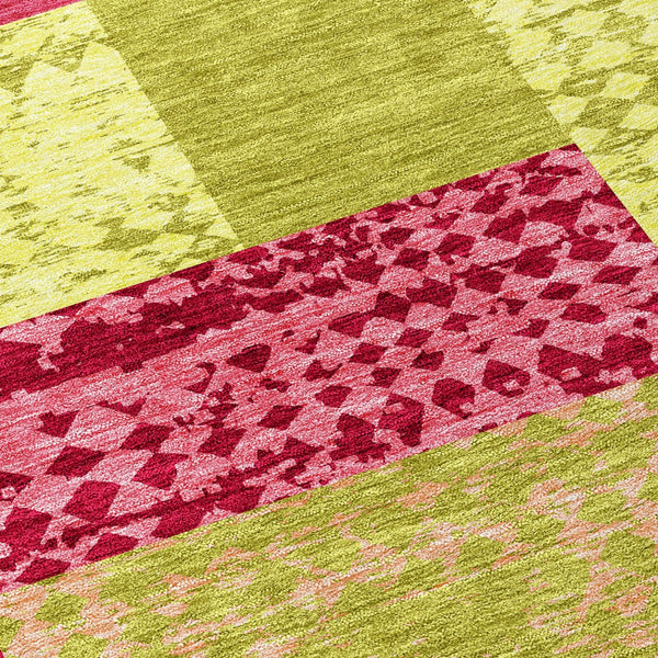 Homeroots 3' Stylish Geometric Washable Area Rug For Indoor/Outdoor Use - Durable, Stain Resistant Design Lime Green Polyester 612426