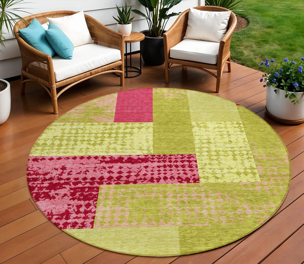 Homeroots 3' Stylish Geometric Washable Area Rug For Indoor/Outdoor Use - Durable, Stain Resistant Design Lime Green Polyester 612426