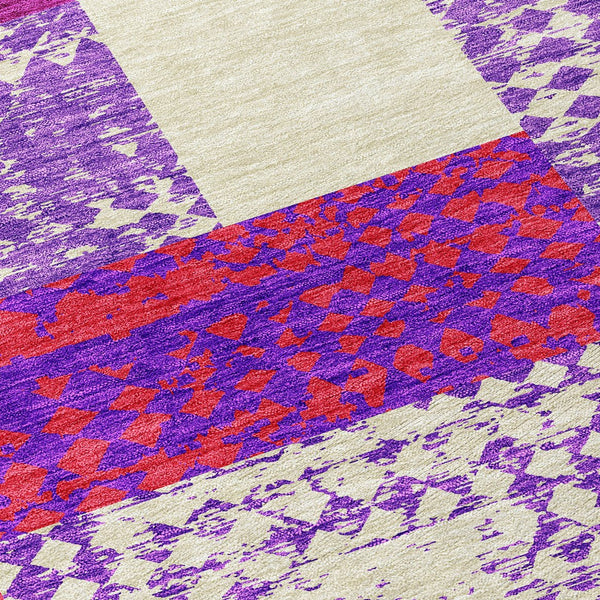 Homeroots 3' Stylish Geometric Washable Area Rug For Indoor/Outdoor Use - Durable, Stain Resistant Design Lavender Polyester 612430