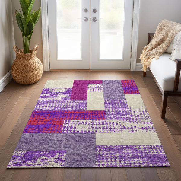 Homeroots 3' Stylish Geometric Washable Area Rug For Indoor/Outdoor Use - Durable, Stain Resistant Design Lavender Polyester 612431