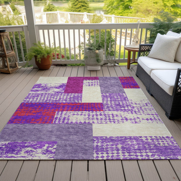 Homeroots 3' Stylish Geometric Washable Area Rug For Indoor/Outdoor Use - Durable, Stain Resistant Design Lavender Polyester 612435