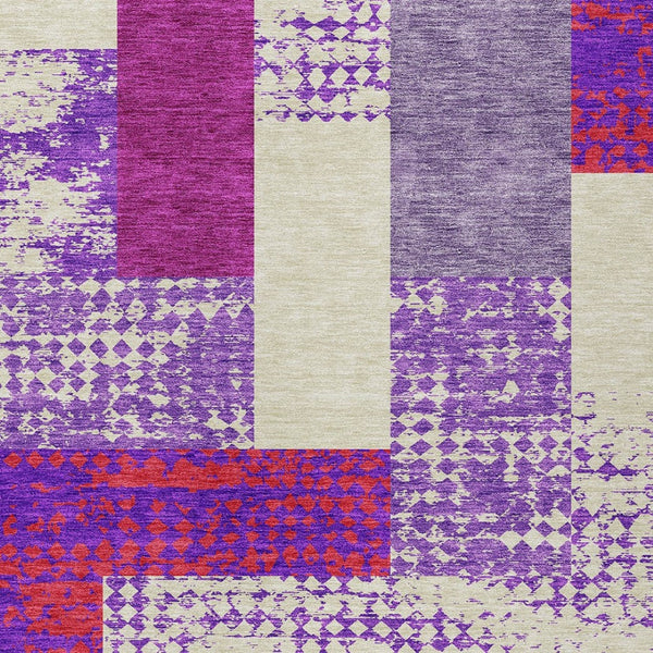 Homeroots 3' Stylish Geometric Washable Area Rug For Indoor/Outdoor Use - Durable, Stain Resistant Design Lavender Polyester 612435