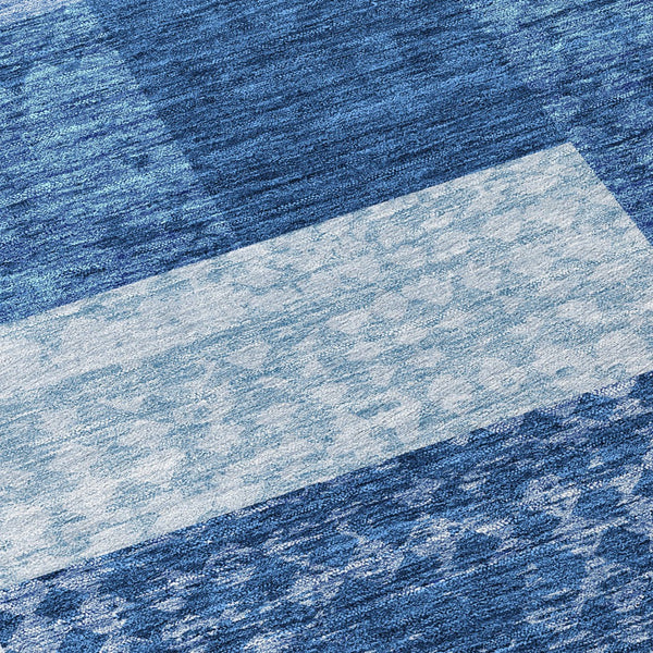 Homeroots 3' Stylish Geometric Washable Area Rug For Indoor/Outdoor Use - Durable, Stain Resistant Design Navy Blue Polyester 612450