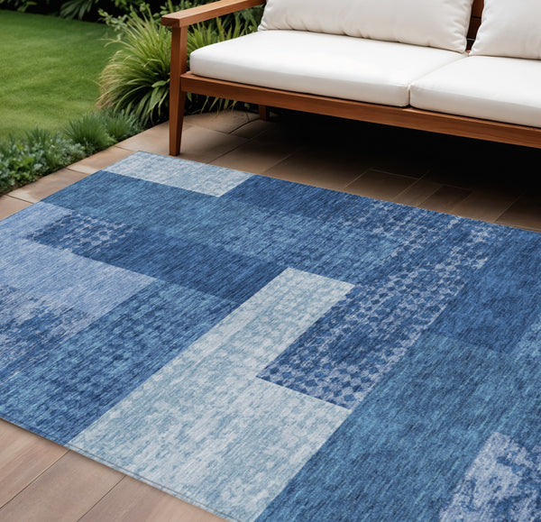 Homeroots 3' Stylish Geometric Washable Area Rug For Indoor/Outdoor Use - Durable, Stain Resistant Design Navy Blue Polyester 612451