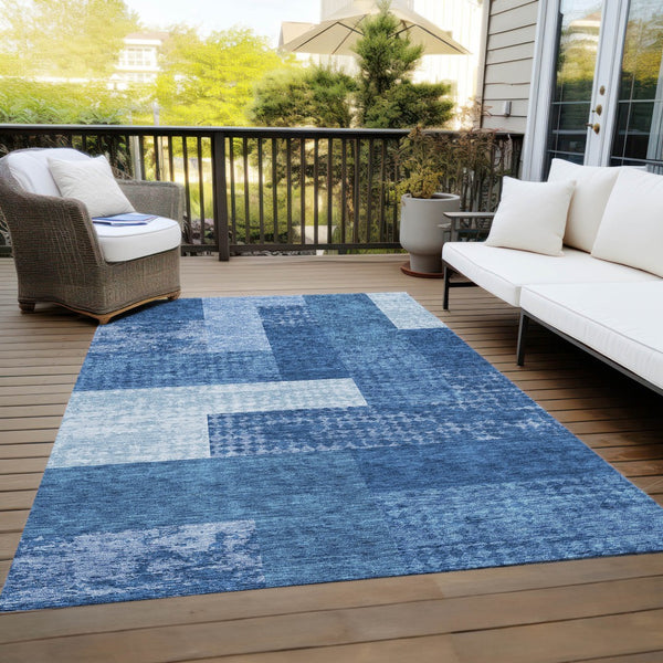 Homeroots 3' Stylish Geometric Washable Area Rug For Indoor/Outdoor Use - Durable, Stain Resistant Design Navy Blue Polyester 612453