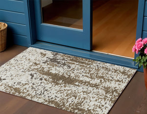 Homeroots 3' Indoor Outdoor Abstract Washable Area Rug - Stylish, Durable, Stain Resistant For Any Space Brown Polyester 612605