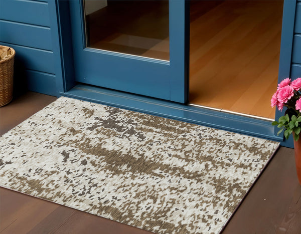 Homeroots 3' Indoor Outdoor Abstract Washable Area Rug - Stylish, Durable, Stain Resistant For Any Space Brown Polyester 612605
