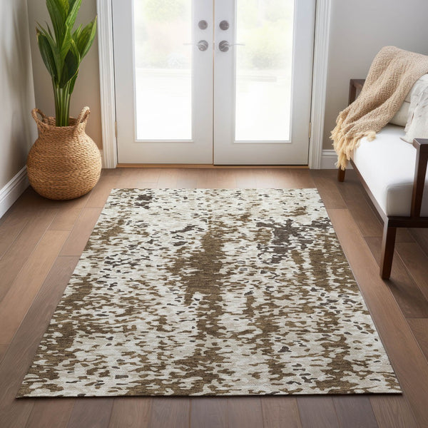 Homeroots 3' Indoor Outdoor Abstract Washable Area Rug - Stylish, Durable, Stain Resistant For Any Space Brown Polyester 612608