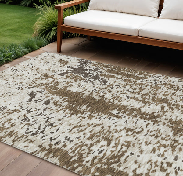 Homeroots 3' Indoor Outdoor Abstract Washable Area Rug - Stylish, Durable, Stain Resistant For Any Space Brown Polyester 612610