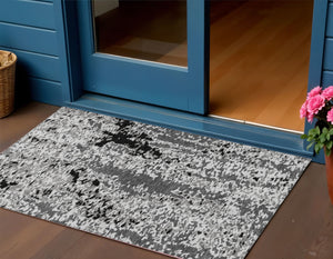 Homeroots 3' Indoor Outdoor Abstract Washable Area Rug - Stylish, Durable, Stain Resistant For Any Space Gray Polyester 612617
