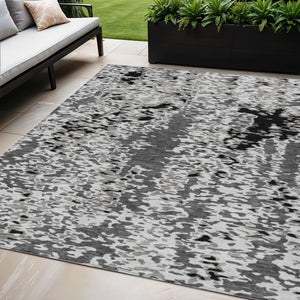 Homeroots 3' Indoor Outdoor Abstract Washable Area Rug - Stylish, Durable, Stain Resistant For Any Space Gray Polyester 612618