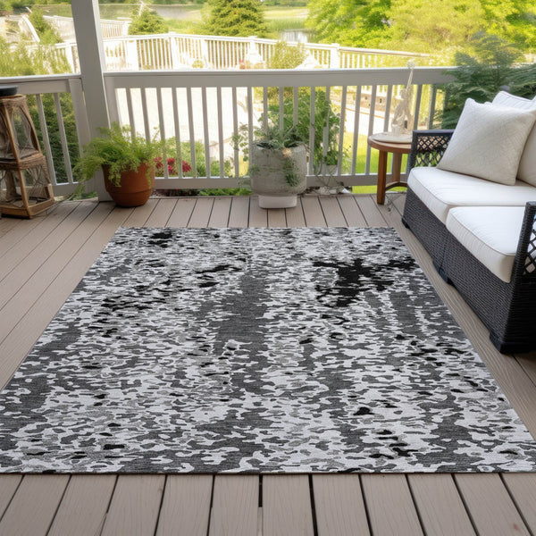 Homeroots 3' Indoor Outdoor Abstract Washable Area Rug - Stylish, Durable, Stain Resistant For Any Space Gray Polyester 612618