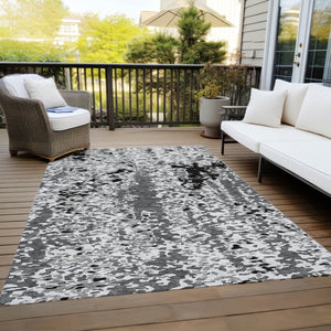 Homeroots 3' Indoor Outdoor Abstract Washable Area Rug - Stylish, Durable, Stain Resistant For Any Space Gray Polyester 612620