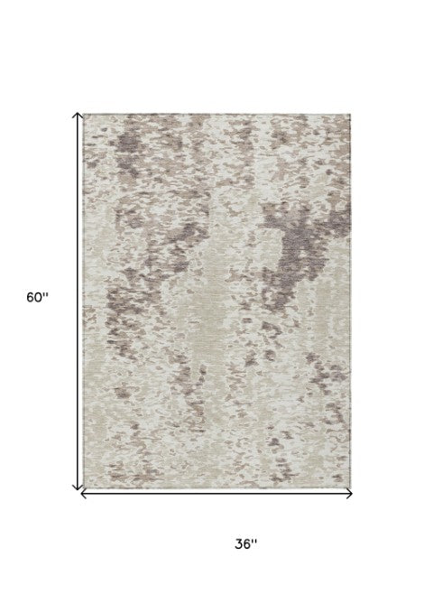 Homeroots 3' Indoor Outdoor Abstract Washable Area Rug - Stylish, Durable, Stain Resistant For Any Space Ivory Polyester 612623