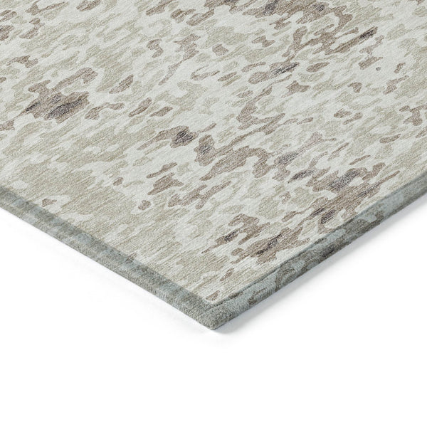 Homeroots 3' Indoor Outdoor Abstract Washable Area Rug - Stylish, Durable, Stain Resistant For Any Space Ivory Polyester 612627
