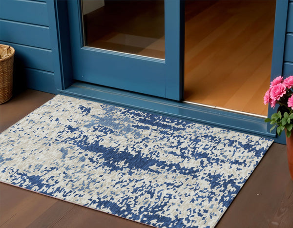 Homeroots 3' Indoor Outdoor Abstract Washable Area Rug - Stylish, Durable, Stain Resistant For Any Space Navy Blue Polyester 612629