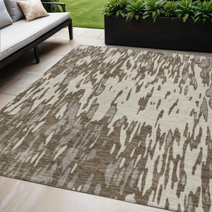 HomeRoots 5' Washable Brown and Ivory Abstract Area Rug - Stylish, Durable Design for Indoor and Outdoor Use 5' X 8' 612642