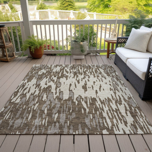 HomeRoots 5' Washable Brown and Ivory Abstract Area Rug - Stylish, Durable Design for Indoor and Outdoor Use 5' X 8' 612642