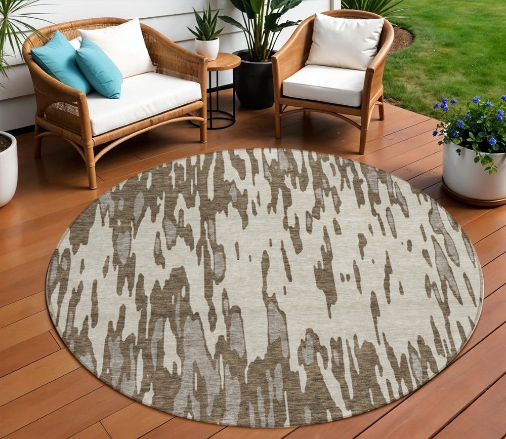 HomeRoots 5' Washable Brown and Ivory Abstract Area Rug - Stylish, Durable Design for Indoor and Outdoor Use 8' Round 612643
