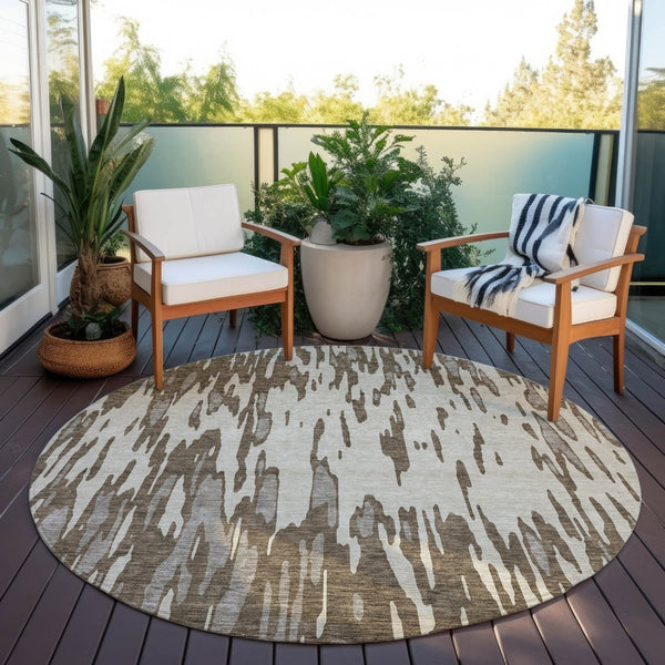 HomeRoots 5' Washable Brown and Ivory Abstract Area Rug - Stylish, Durable Design for Indoor and Outdoor Use 8' Round 612643