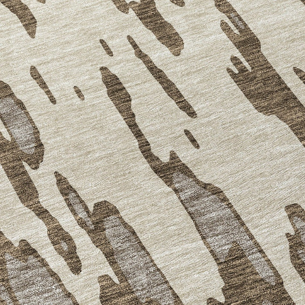 HomeRoots 5' Washable Brown and Ivory Abstract Area Rug - Stylish, Durable Design for Indoor and Outdoor Use 8' Round 612643