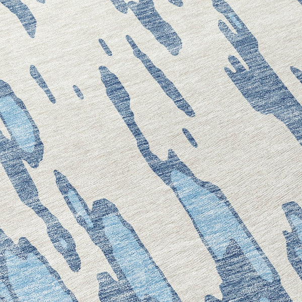 HomeRoots 5' Denim Blue and Ivory Abstract Area Rug – Stylish, Washable Design for Indoor and Outdoor Spaces 8' Round 612649