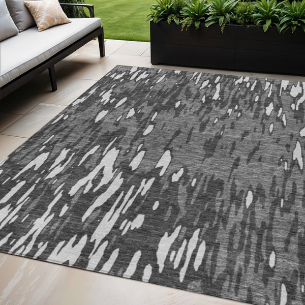 HomeRoots 5' Gray and Ivory Abstract Area Rug - Washable, Durable Design for Indoor and Outdoor Spaces 5' X 8' 612666