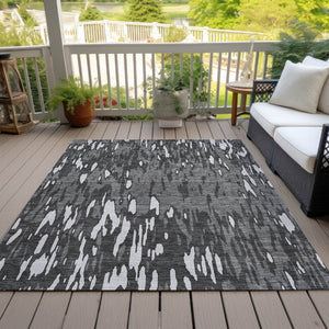 HomeRoots 5' Gray and Ivory Abstract Area Rug - Washable, Durable Design for Indoor and Outdoor Spaces 5' X 8' 612666
