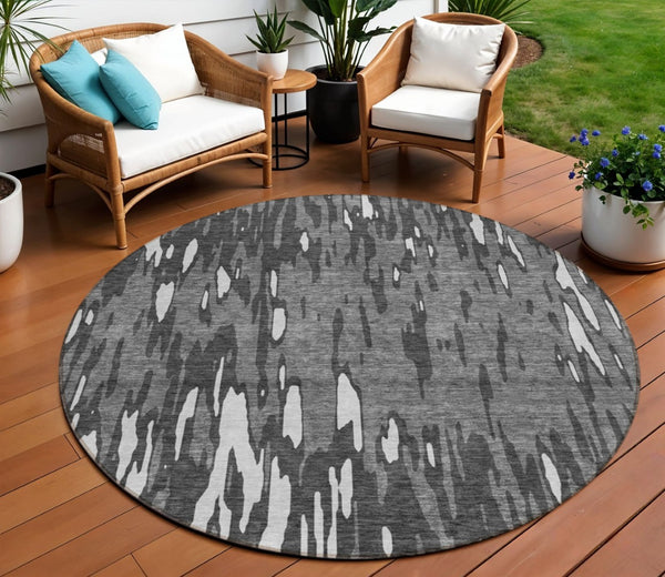 HomeRoots 5' Gray and Ivory Abstract Area Rug - Washable, Durable Design for Indoor and Outdoor Spaces 8' Round 612667