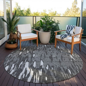 HomeRoots 5' Gray and Ivory Abstract Area Rug - Washable, Durable Design for Indoor and Outdoor Spaces 8' Round 612667