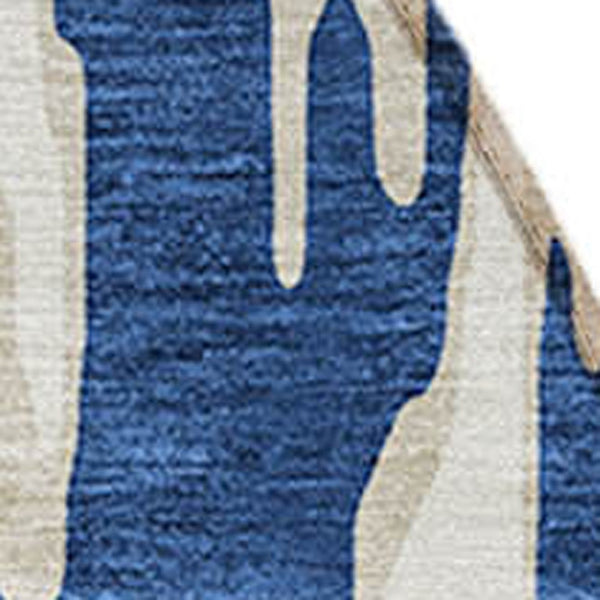 HomeRoots 5' Navy Blue and Ivory Abstract Area Rug - Stylish, Washable, Indoor/Outdoor, Perfect for High-Traffic Spaces 8' Round 612685