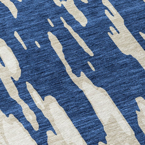 HomeRoots 5' Navy Blue and Ivory Abstract Area Rug - Stylish, Washable, Indoor/Outdoor, Perfect for High-Traffic Spaces 8' Round 612685