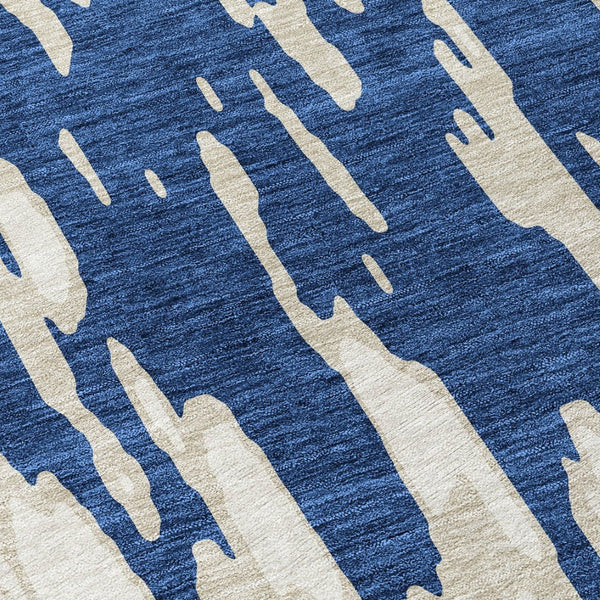 HomeRoots 5' Navy Blue and Ivory Abstract Area Rug - Stylish, Washable, Indoor/Outdoor, Perfect for High-Traffic Spaces 8' Round 612685