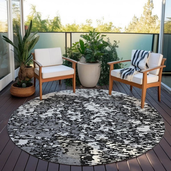 Homeroots 3' Abstract Washable Area Rug - Durable Indoor Outdoor Rectangle Rug For Stylish Spaces Black Polyester 612709