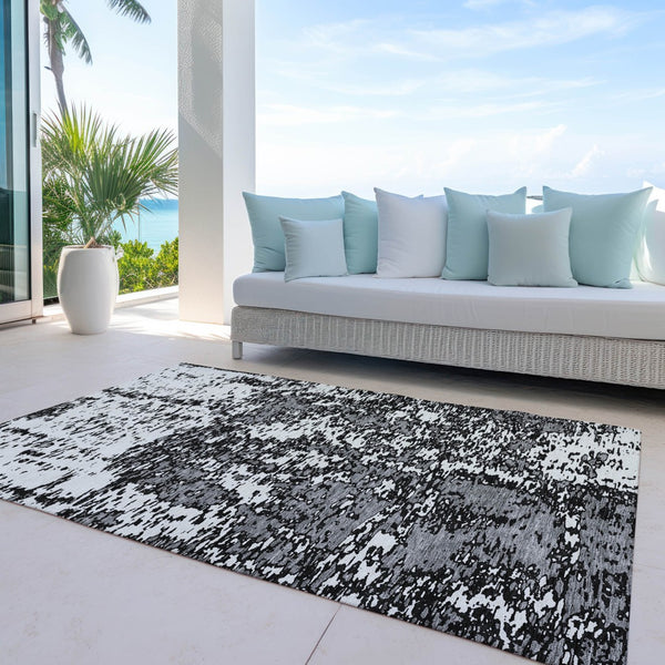 Homeroots 3' Abstract Washable Area Rug - Durable Indoor Outdoor Rectangle Rug For Stylish Spaces Black Polyester 612710