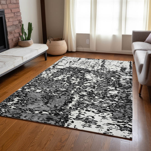 Homeroots 3' Abstract Washable Area Rug - Durable Indoor Outdoor Rectangle Rug For Stylish Spaces Black Polyester 612710