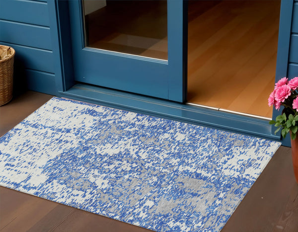Homeroots 3' Abstract Washable Area Rug - Durable Indoor Outdoor Rectangle Rug For Stylish Spaces Blue Polyester 612725
