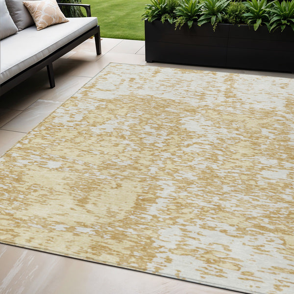 Homeroots 3' Abstract Washable Area Rug - Durable Indoor Outdoor Rectangle Rug For Stylish Spaces Gold Polyester 612738