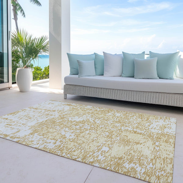 Homeroots 3' Abstract Washable Area Rug - Durable Indoor Outdoor Rectangle Rug For Stylish Spaces Gold Polyester 612740