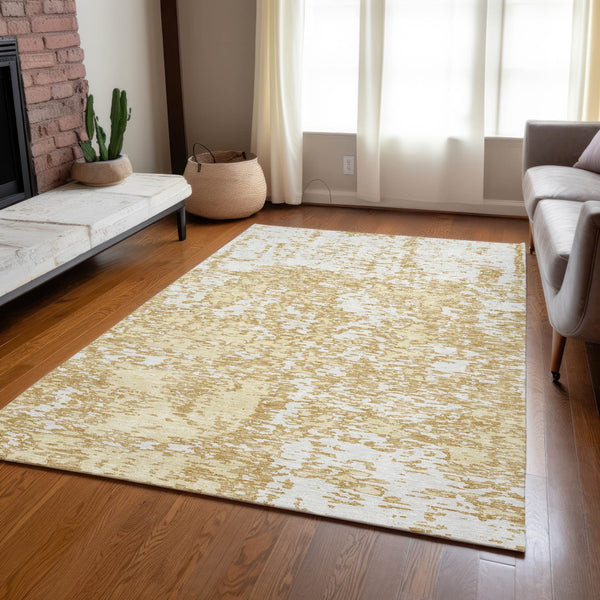 Homeroots 3' Abstract Washable Area Rug - Durable Indoor Outdoor Rectangle Rug For Stylish Spaces Gold Polyester 612742
