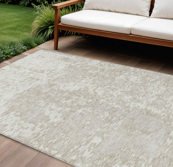 Homeroots 3' Abstract Washable Area Rug - Durable Indoor Outdoor Rectangle Rug For Stylish Spaces Ivory Polyester 612754