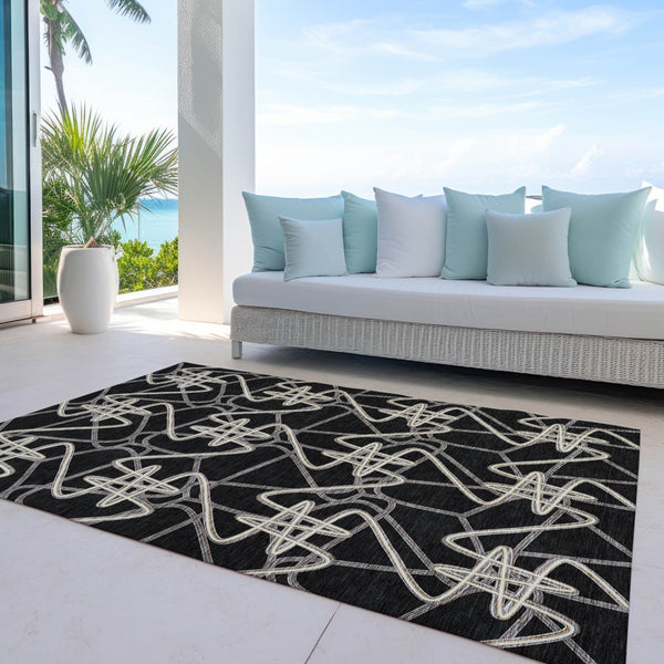 Homeroots 3' Stylish Geometric Washable Area Rug For Indoor And Outdoor Spaces - Durable & Easy To Clean! Black Polyester 612785