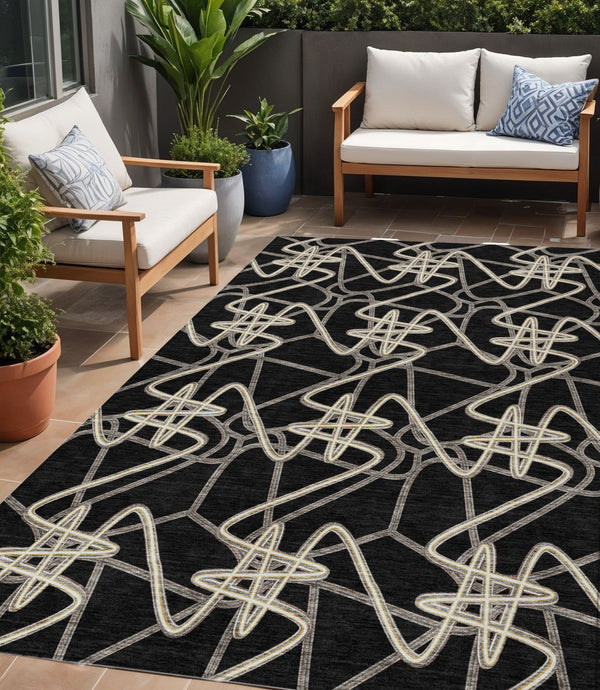Homeroots 3' Stylish Geometric Washable Area Rug For Indoor And Outdoor Spaces - Durable & Easy To Clean! Black Polyester 612786