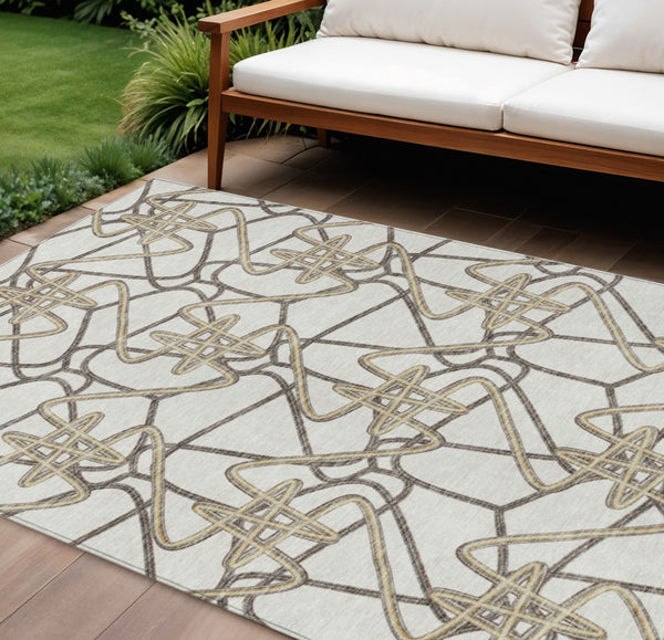 Homeroots 3' Stylish Geometric Washable Area Rug For Indoor And Outdoor Spaces - Durable & Easy To Clean! Ivory Polyester 612814